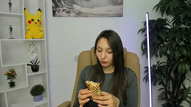 Snapshot of ColleenCox chatting on 02.10.25 ColleenCox online show from 02.10.25