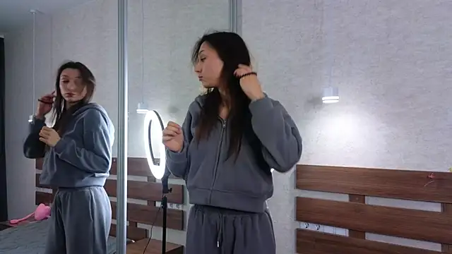 Snapshot of ColleenCox chatting on 02.19.25 ColleenCox online show from 02.19.25