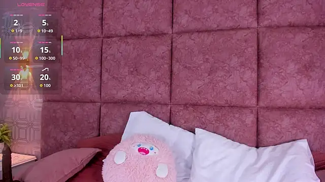 Snapshot of LilyRoxi chatting on 12.21.25 LilyRoxi online show from 12.21.25