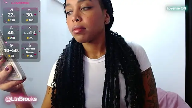 Annaa Brooks online show from 03.03.25