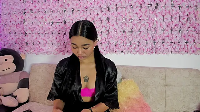 Lynda Bonnie online show from 10.23.25