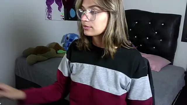 Snapshot of Auroraa_soul chatting on 11.30.25 Auroraa soul online show from 11.30.25