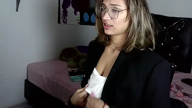 Snapshot of Auroraa_soul chatting on 12.14.25 Auroraa soul online show from 12.14.25