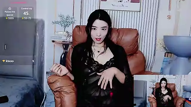 Snapshot of Tangtang-baby chatting on 02.19.25 Tangtang-baby online show from 02.19.25