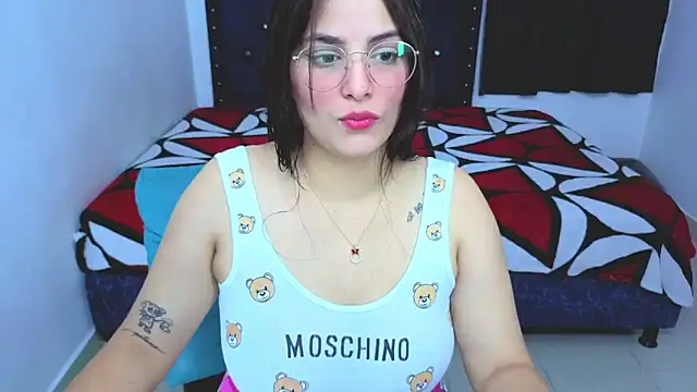 Snapshot of atenea_02_love chatting on 09.19.25 atenea 02 love online show from 09.19.25