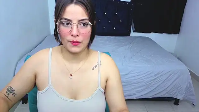 Snapshot of atenea_02_love chatting on 09.27.25 atenea 02 love online show from 09.27.25