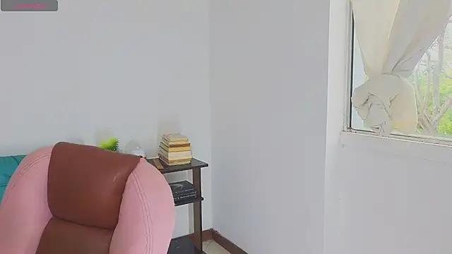 Snapshot of atenea_02_love chatting on 05.24.26 atenea 02 love online show from 05.24.26