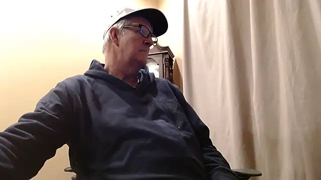 Snapshot of olderandwiser2 chatting on 02.20.25 olderandwiser2 online show from 02.20.25