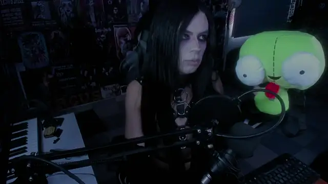 Snapshot of rotten_dreams chatting on 02.19.25 rotten dreams online show from 02.19.25