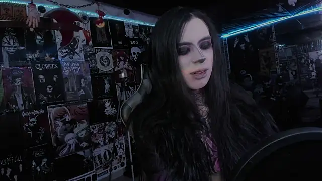 Snapshot of rotten_dreams chatting on 10.02.25 rotten dreams online show from 10.02.25