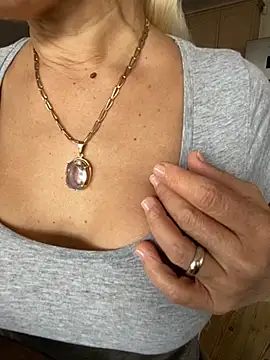 DeboraXporn online show from 10.29.25