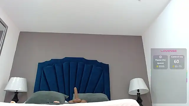 KatiaFosterr online show from 12.17.25