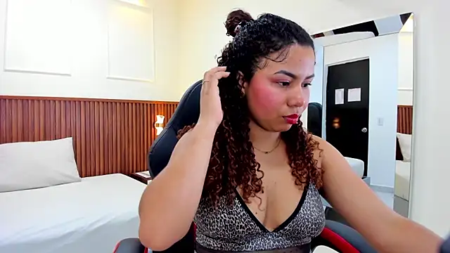 MELINAMARTINS online show from 02.18.25