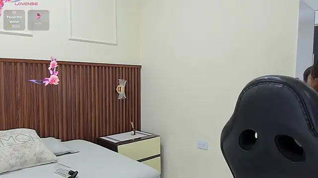 MELINAMARTINS online show from 09.18.25