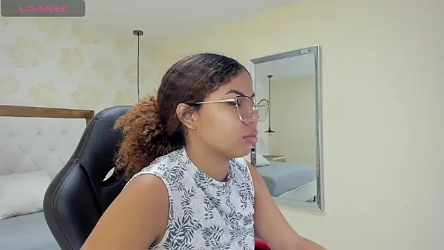 MELINAMARTINS online show from 10.10.25