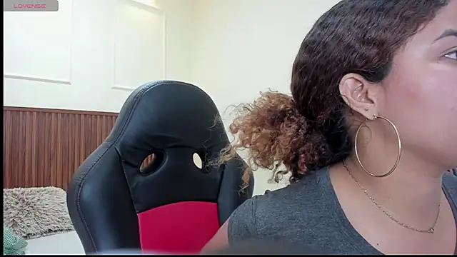 MELINAMARTINS online show from 10.17.25