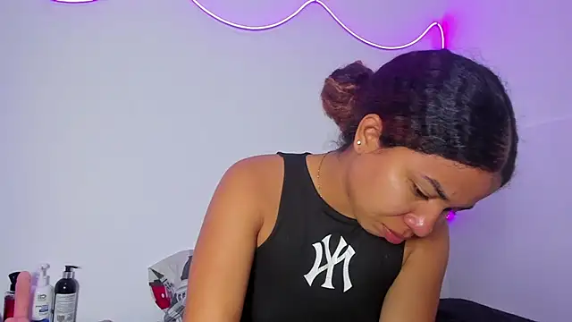 MELINAMARTINS online show from 02.03.26