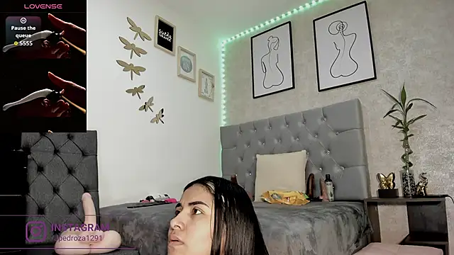 Snapshot of crystal_beennz chatting on 12.01.25 crystal beennz online show from 12.01.25