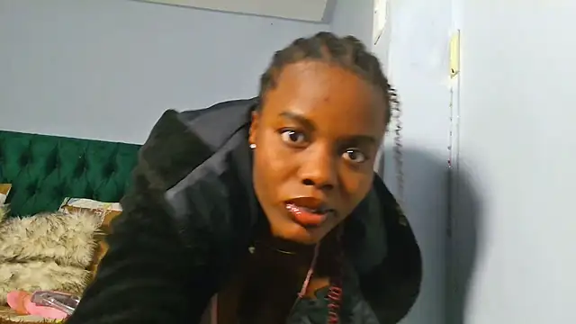 Snapshot of victora3 chatting on 03.31.26 victora3 online show from 03.31.26