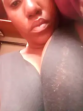 Snapshot of Coco_Nile chatting on 02.14.25 Coco Nile online show from 02.14.25
