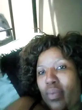 Snapshot of Coco_Nile chatting on 02.19.25 Coco Nile online show from 02.19.25