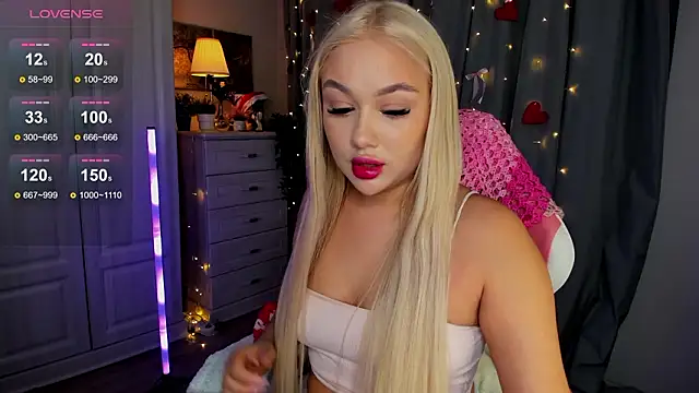 Snapshot of _Loneve__ chatting on 02.27.26 Loneve online show from 02.27.26