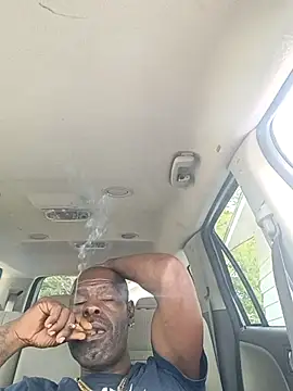 Snapshot of birdg chatting on 09.10.25 birdg online show from 09.10.25