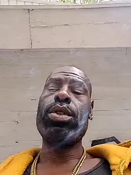 Snapshot of birdg chatting on 09.23.25 birdg online show from 09.23.25