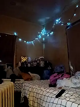 Snapshot of birdg chatting on 10.22.25 birdg online show from 10.22.25