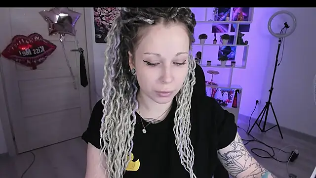 HoneySallyMoore online show from 10.12.25