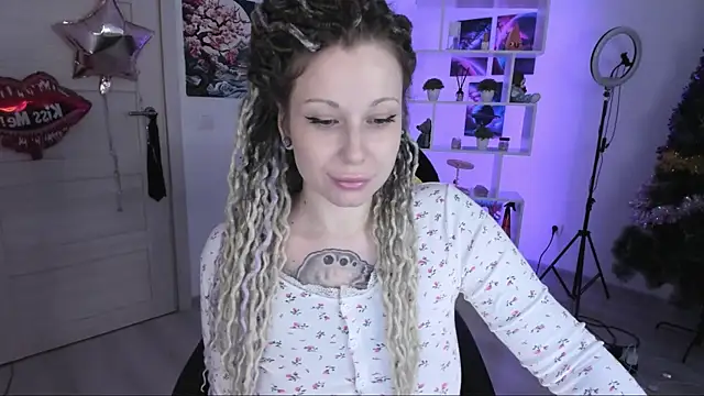 HoneySallyMoore online show from 11.15.25