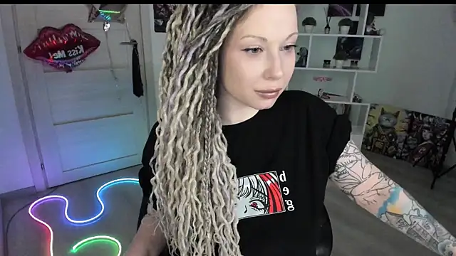 Snapshot of HoneySallyMoore chatting on 04.09.26 HoneySallyMoore online show from 04.09.26