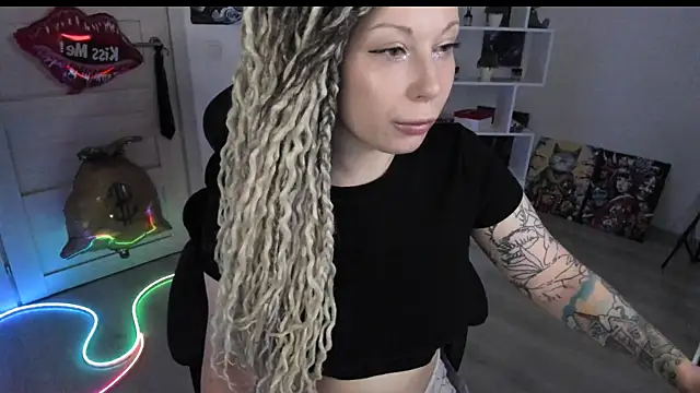 Snapshot of HoneySallyMoore chatting on 07.20.26 HoneySallyMoore online show from 07.20.26