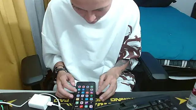 Snapshot of duo_peludoo chatting on 02.28.26 duo peludoo online show from 02.28.26