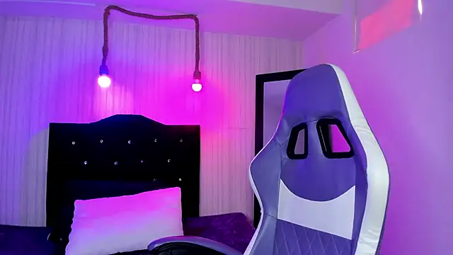 Snapshot of nicky_angel1 chatting on 11.05.25 nicky angel1 online show from 11.05.25