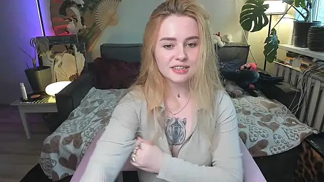 Alexa Pirs online show from 04.17.26