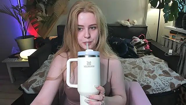 Alexa Pirs online show from 05.11.26