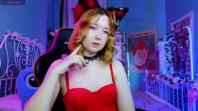 Snapshot of MizukiNoYoru chatting on 02.25.25 MizukiNoYoru online show from 02.25.25