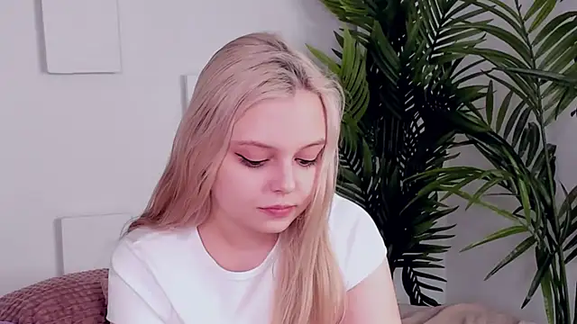 CLAIRE VOGT online show from 03.05.25