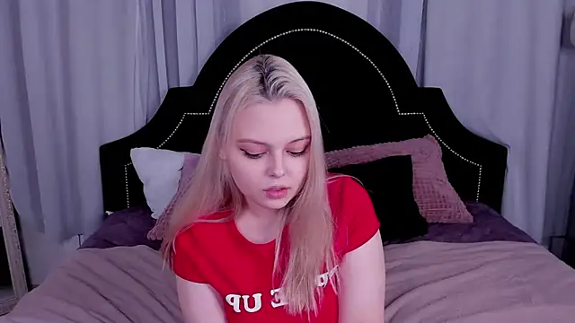 CLAIRE VOGT online show from 03.07.25