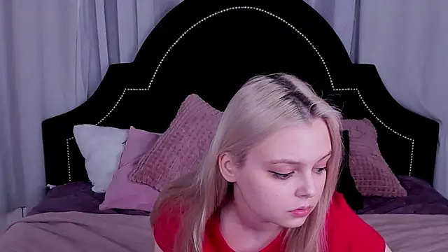 CLAIRE VOGT online show from 03.07.25