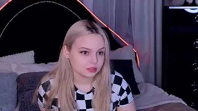 CLAIRE VOGT online show from 03.21.25