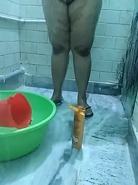 Snapshot of Lizza_boudi chatting on 03.08.25 Lizza boudi online show from 03.08.25