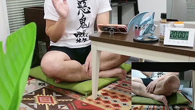 Snapshot of YARASERO-kun chatting on 11.01.25 YARASERO-kun online show from 11.01.25