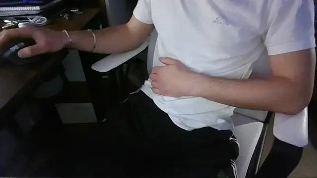 Snapshot of Manuhot001 chatting on 03.17.25 Manuhot001 online show from 03.17.25