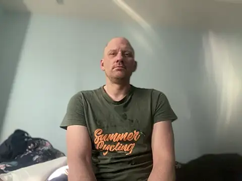 Krzysiekg123 online show from 02.20.25