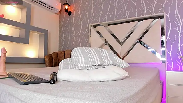 Snapshot of sabrina_hanks69 chatting on 02.11.25 sabrina hanks69 online show from 02.11.25