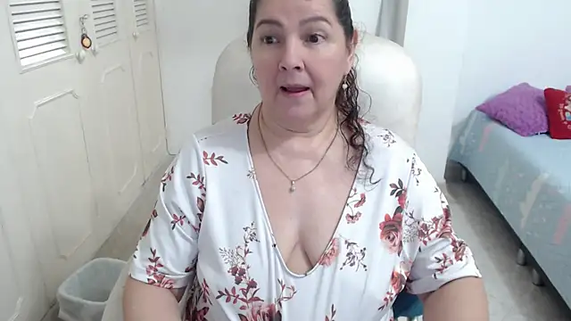 leonela 69 online show from 04.13.26