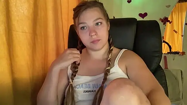 Snapshot of SweetAlissa18 chatting on 09.10.25 SweetAlissa18 online show from 09.10.25