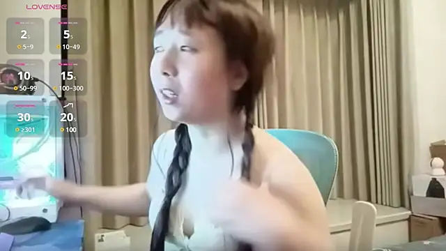 Snapshot of chenyunan chatting on 02.20.25 chenyunan online show from 02.20.25